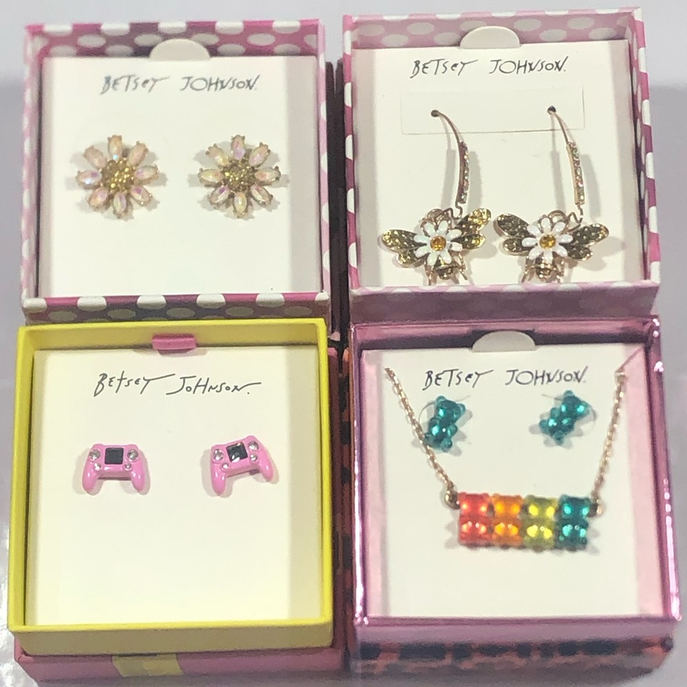 New in box lot Betsey Johnson earrings/necklace